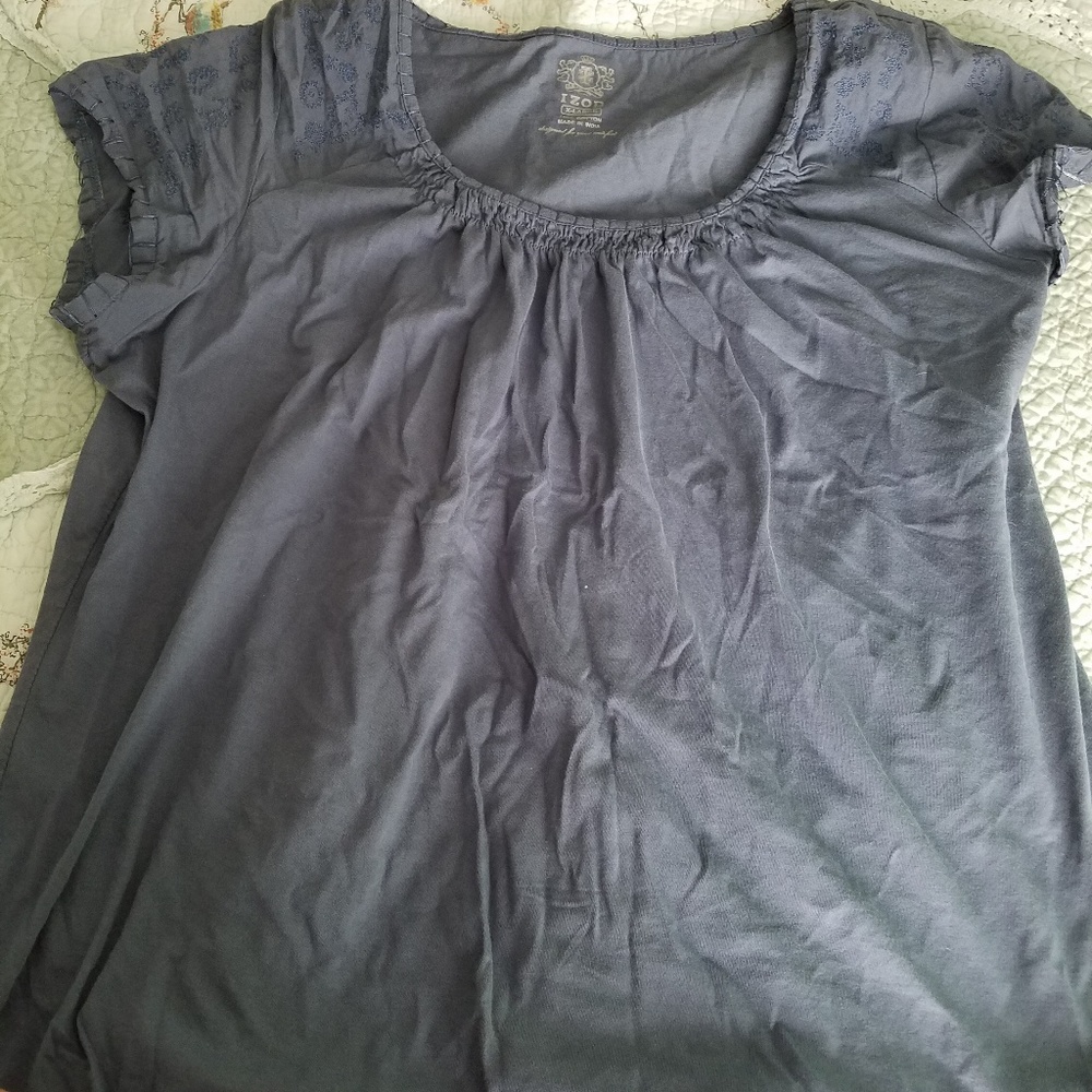 Grey t shirt